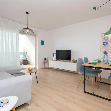 1 Bedroom In *